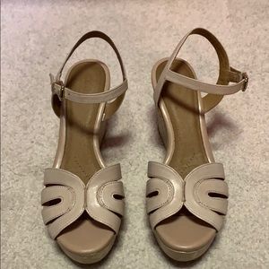 Clarks light pink wedges with detailing